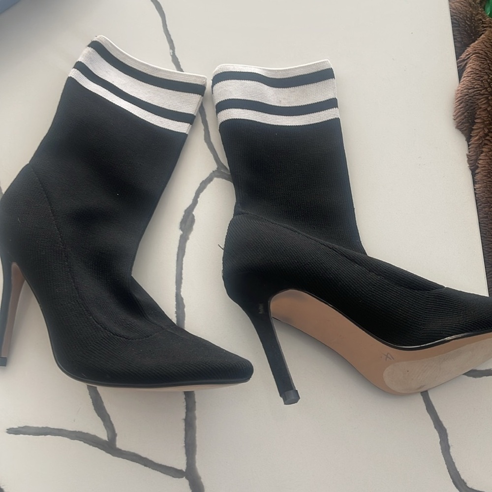 Catherine Malandrino Somah pointy black mid calf sock heeled boots, sz 8 - Picture 2 of 9
